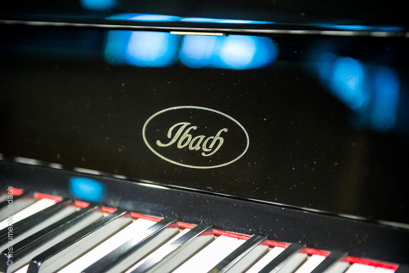Ibach Klavier schwarz