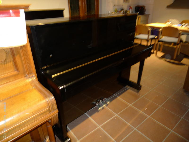 Klavier Yamaha UT121