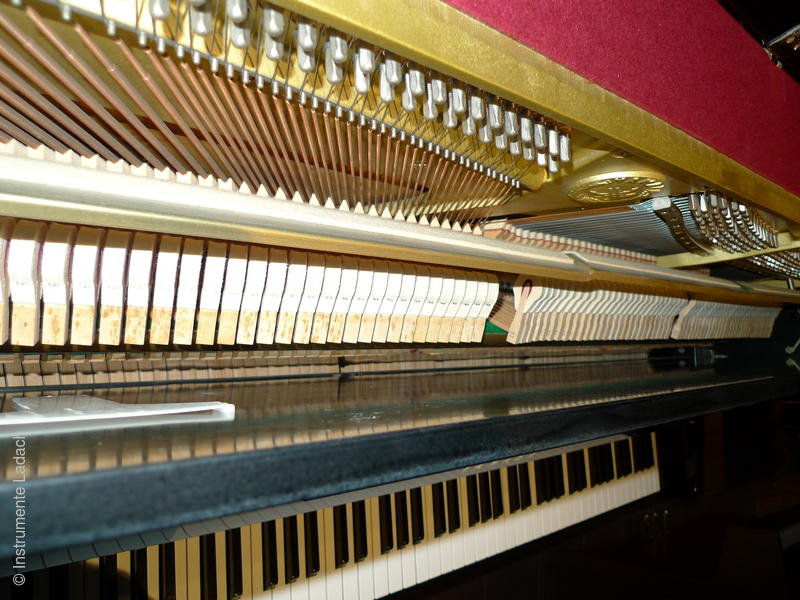 Klavier Yamaha UT121